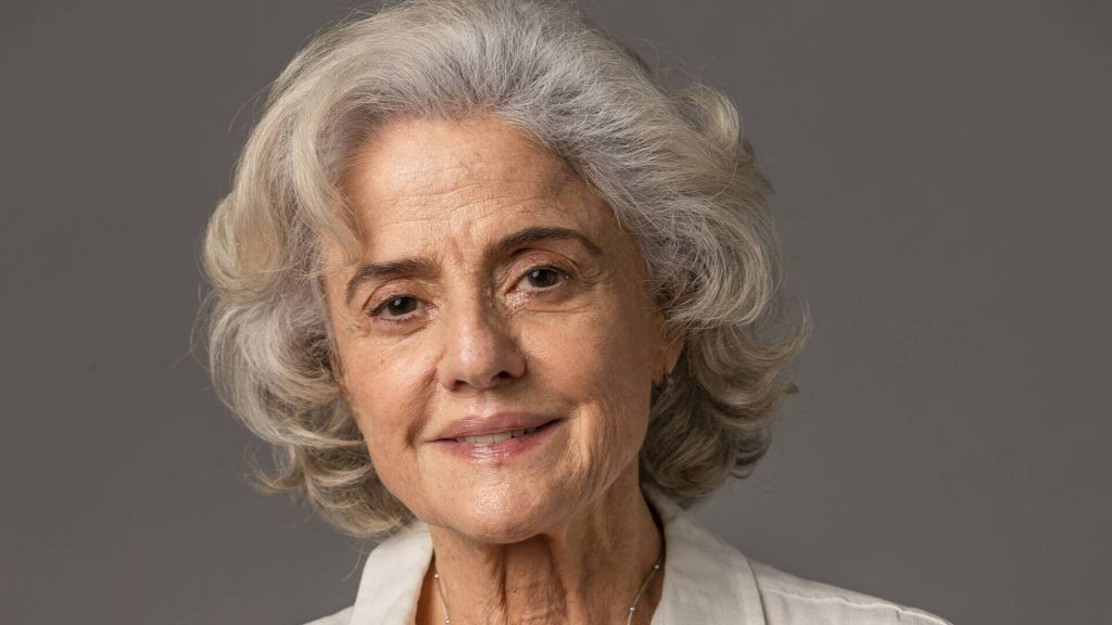 Marieta Severo surpreende e ajuda a construir casas no Retiro