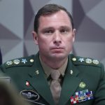 Mauro Cid acusa defesa de Bolsonaro de abordar filha para