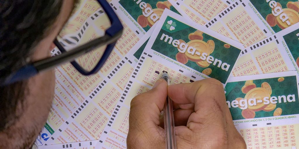 Mega-Sena acumula e prêmio principal vai para R$ 45 milhões