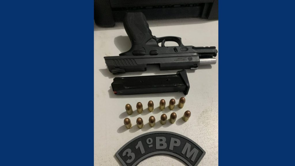 Menor é flagrado com pistola dentro de escola em Boa