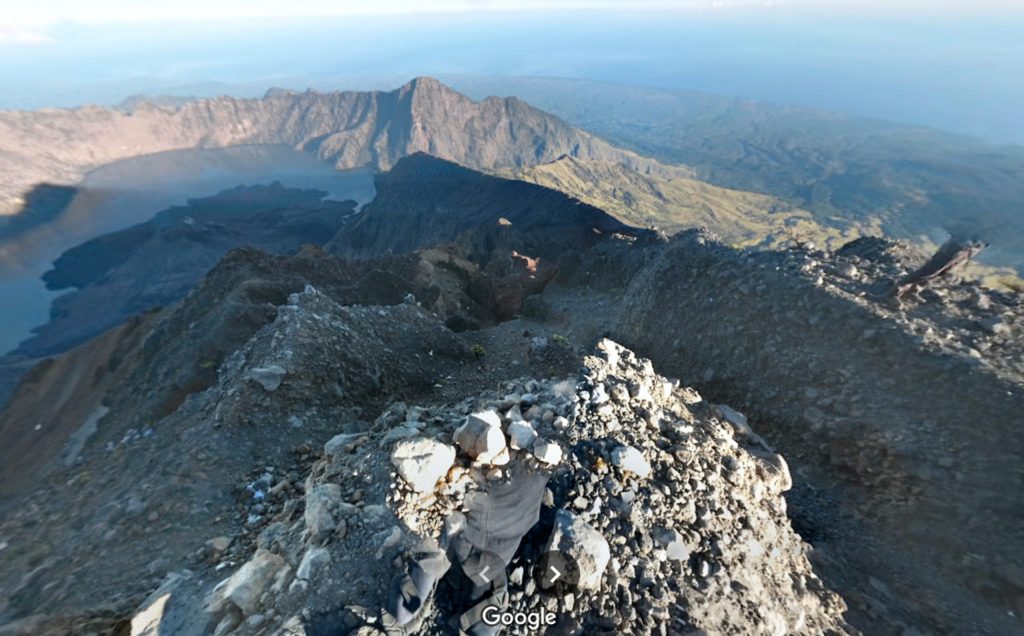 Monte Rinjani, onde brasileira caiu, teve 8 mortes e 180