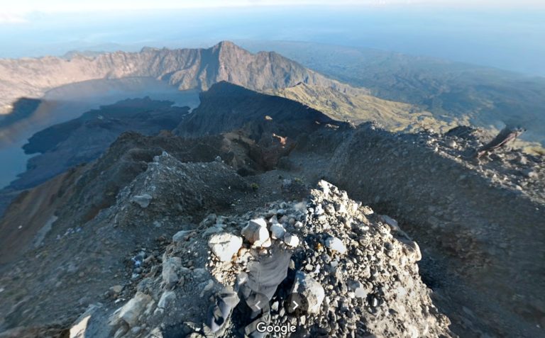 Monte Rinjani, onde brasileira caiu, teve 8 mortes e 180