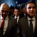 Moraes comunica Hugo Motta sobre ordem de prisão contra Carla