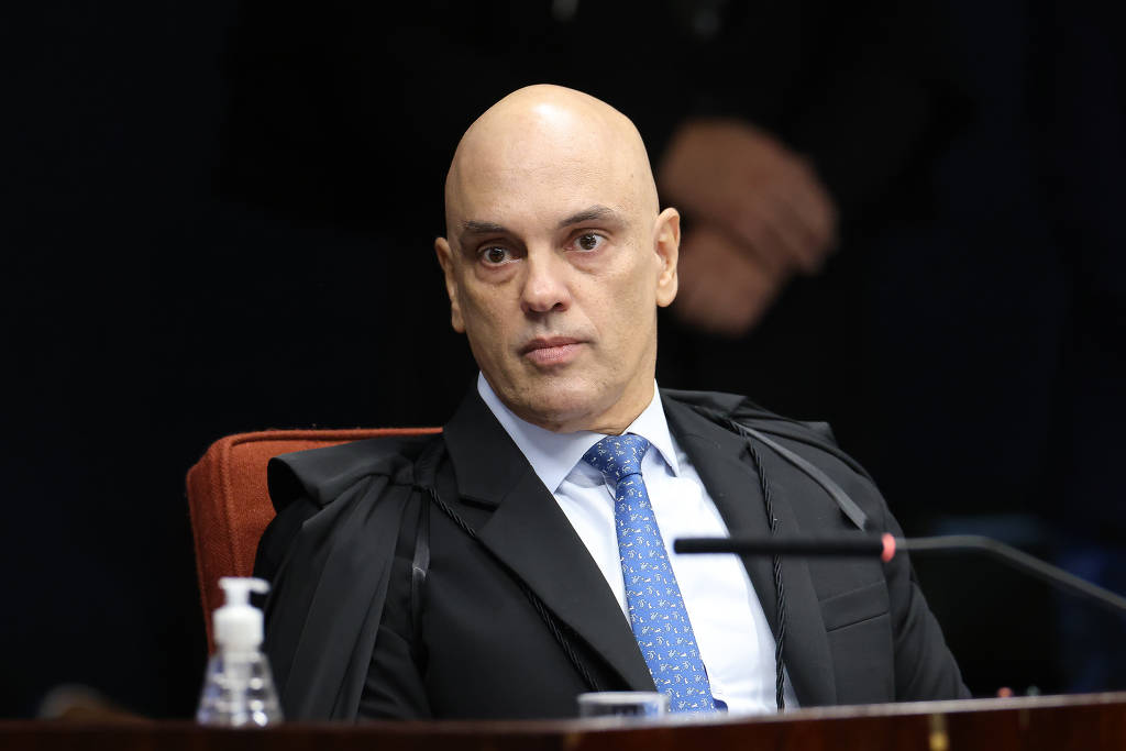 Moraes decreta prisão preventiva de Zambelli após deputada fugir do