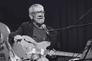 Morre Hélio Delmiro, ícone do jazz brasileiro, aos 78 anos