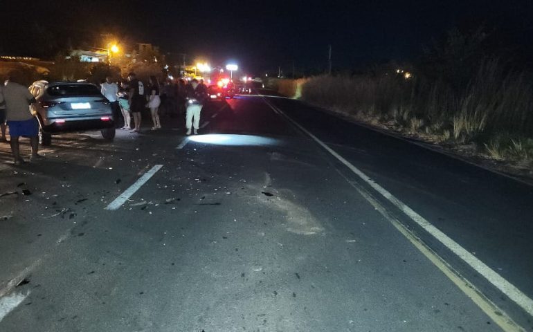 Motociclista morre em colisão frontal e homem é preso por