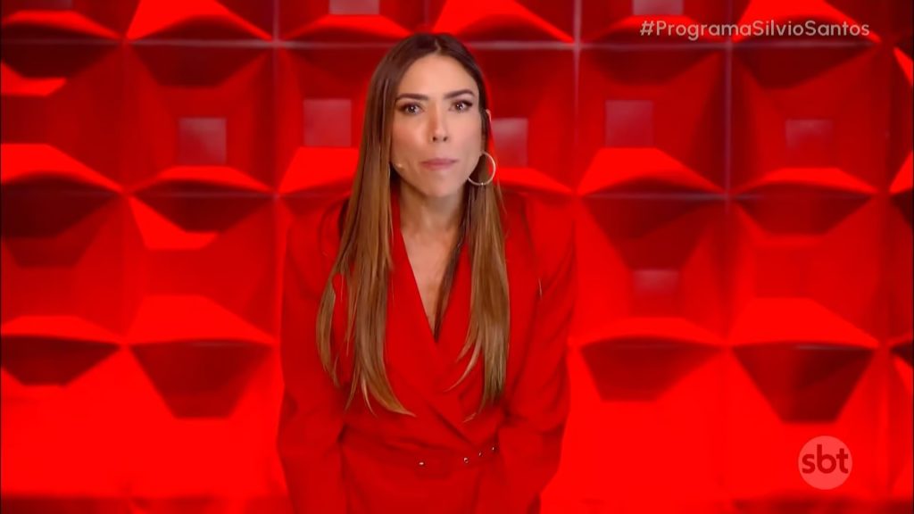 Na briga com a Record, SBT fecha maio com motivos