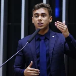 Nikolas Ferreira vota a favor de veto de Lula para