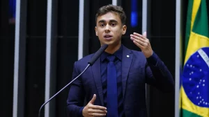Nikolas Ferreira vota a favor de veto de Lula para