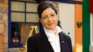 Norma retorna com postura severa