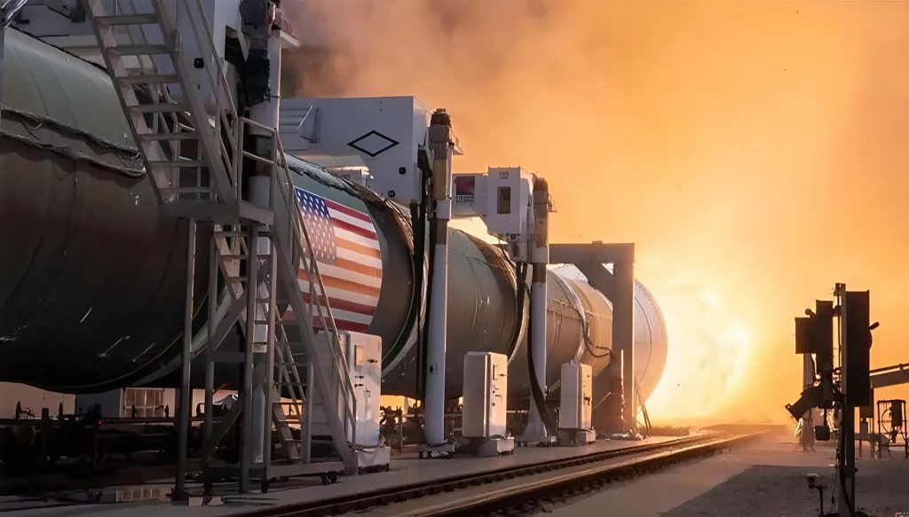 Novo modelo de motor para superfoguete lunar da NASA explode