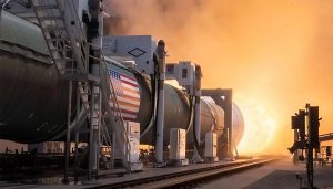 Novo modelo de motor para superfoguete lunar da NASA explode