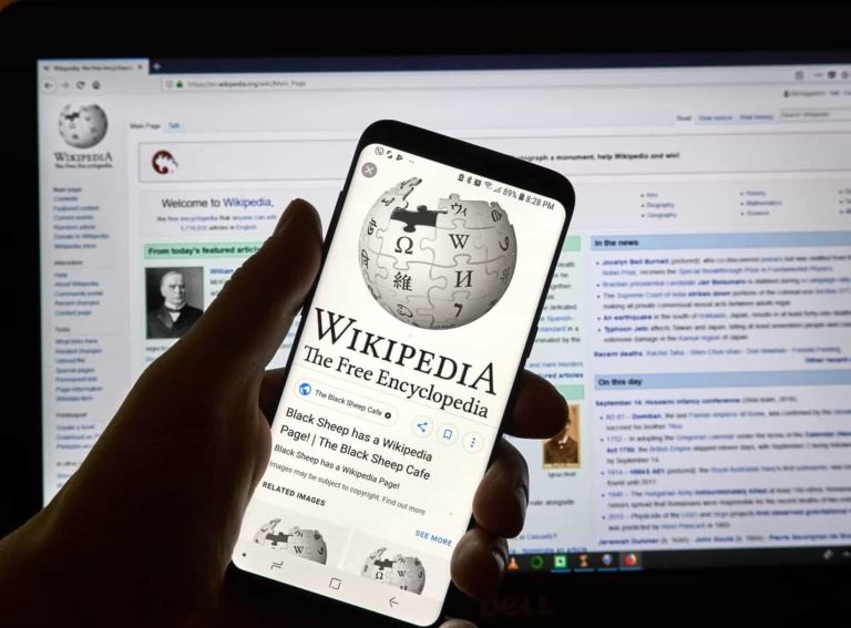 O mundo aposta nas IAs – mas a Wikipedia não