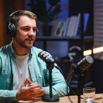 O que é podcast? Entenda como funciona o formato e