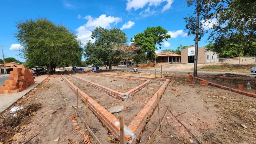 Obra da nova praça avança e promete transformar o povoado