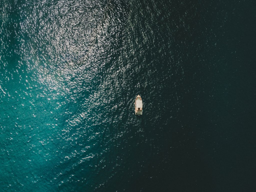 Oceanos estão escurecendo e isso é um problema, diz pesquisa