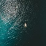 Oceanos estão escurecendo e isso é um problema, diz pesquisa