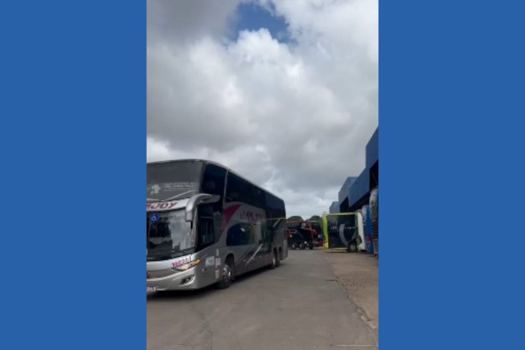 Ônibus que estavam nas plataformas do Terminal Rodoviário de São