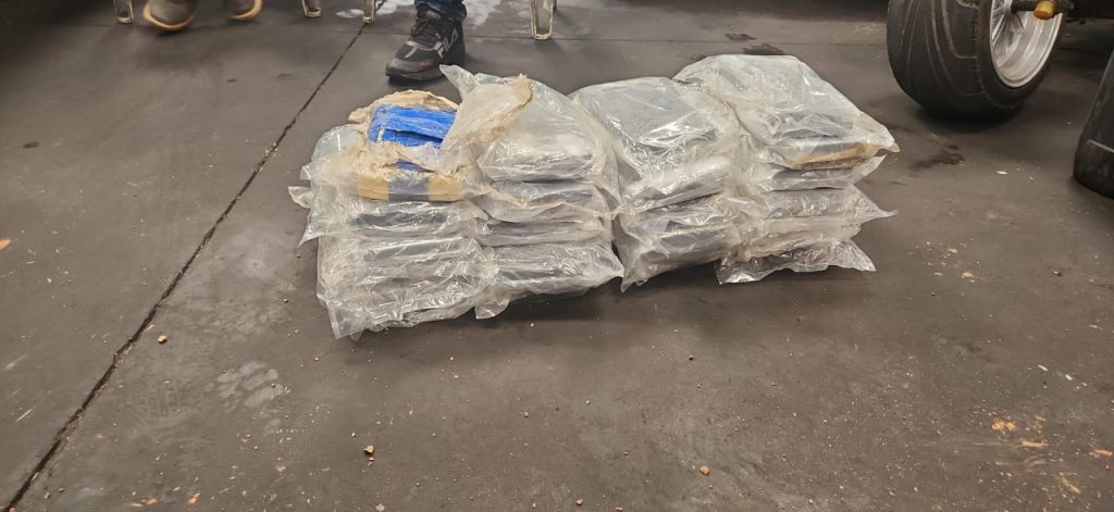 PRF apreende 21 tabletes de cloridrato de cocaína na BR-135