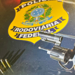 PRF apreende revólver durante fiscalização na BR-316, em Caxias (MA)