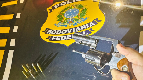 PRF apreende revólver durante fiscalização na BR-316, em Caxias (MA)