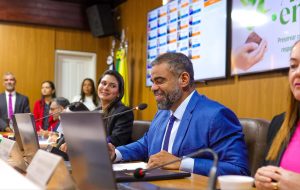 Paulo Victor propõe criação de pontos de apoio para taxistas,
