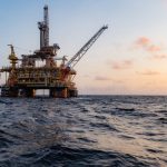 Petróleo dispara com tensão entre Irã e Israel