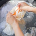 Por que misturar produtos de limpeza é perigoso para a