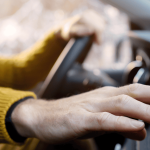Por que usar o ar-condicionado do carro mesmo no frio?