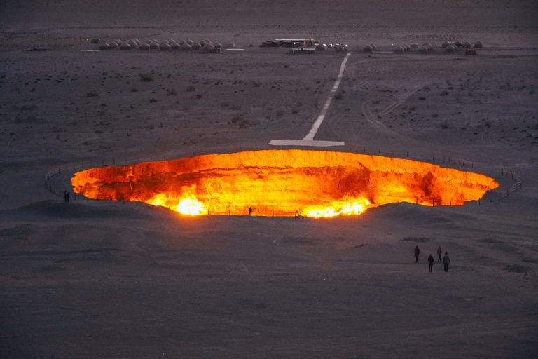 “Porta do Inferno”: fogo que queima há mais de 50