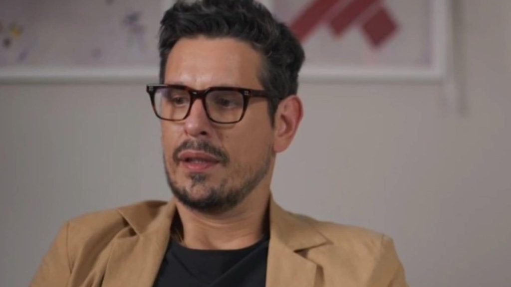 Renato tem momento constrangedor com Leila