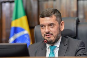 Rodrigo Bacellar retoma comando da Alerj e afirma que acordos