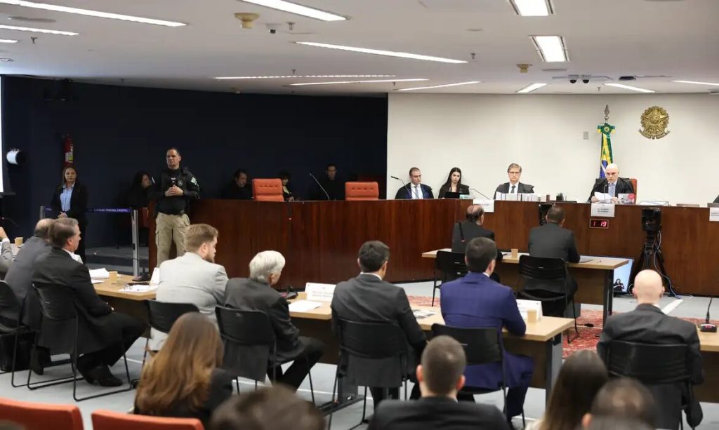 STF inicia 2º dia de interrogatórios do núcleo 1 da