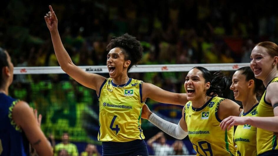 Seleção feminina de vôlei vence o Canadá por 3 sets