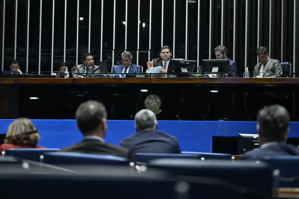 Senado aprova em votação apertada projeto que aumenta número de