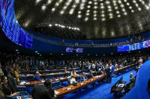 Senado confirma revogação do aumento do IOF e amplia desgaste