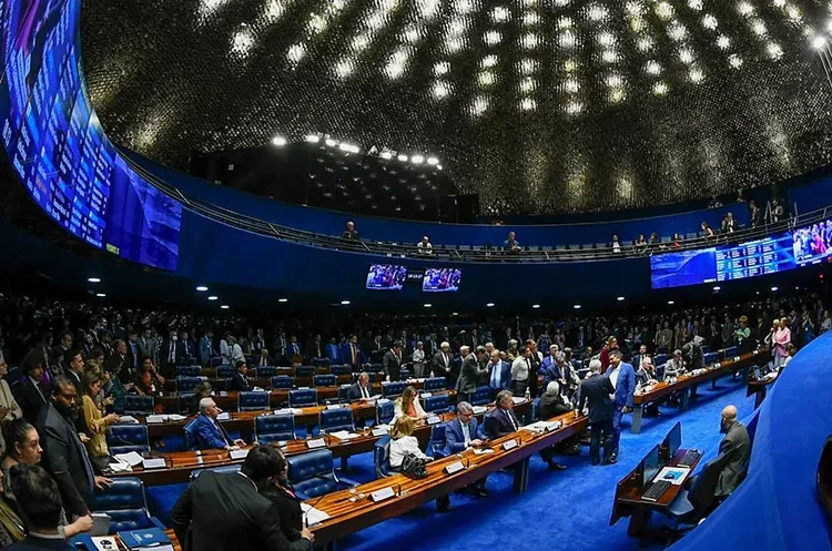 Senado confirma revogação do aumento do IOF e amplia desgaste