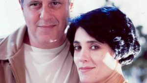Téo e Raul escondem de Diná que Alexandre morreu