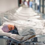 Todos os bebês na Inglaterra farão teste de DNA. Eis