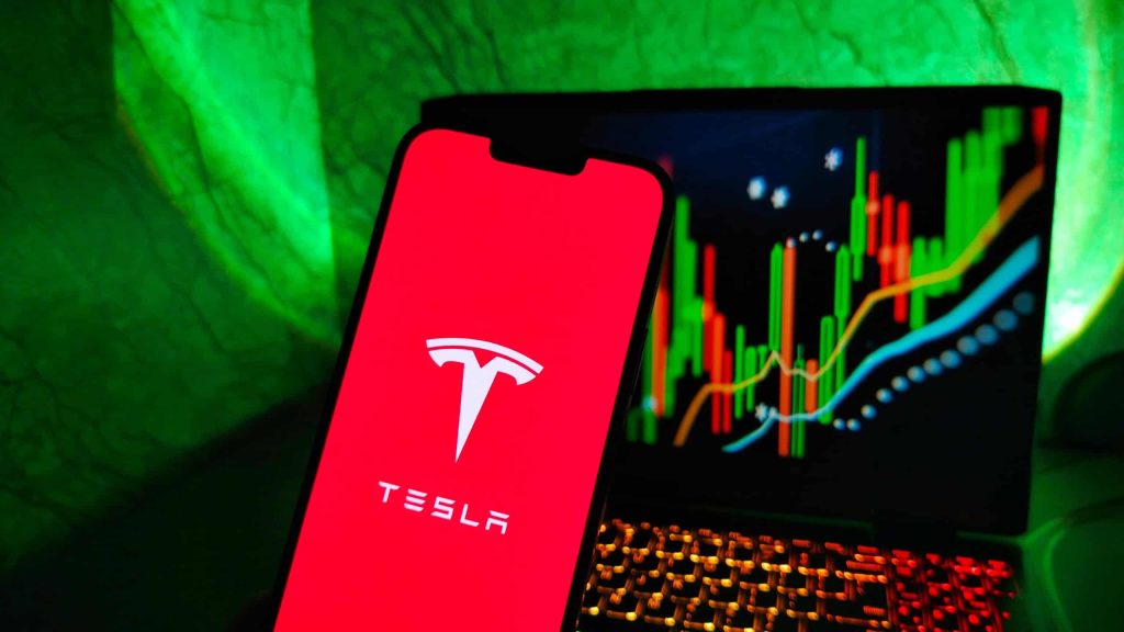 Trump vs. Musk: briga faz Tesla perder bilhões em valor