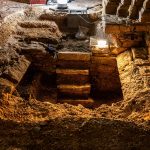 Uma tumba selada há 400 anos foi encontrada na França.