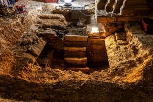 Uma tumba selada há 400 anos foi encontrada na França.
