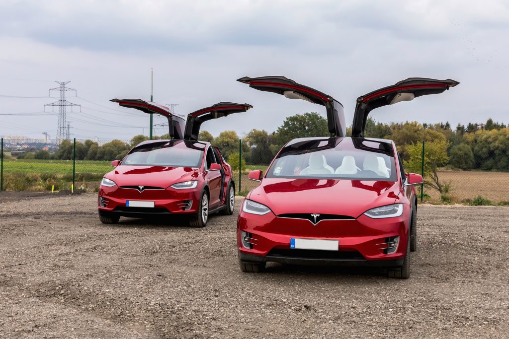 Vende-se carro usado: Trump vai se desfazer de seu Tesla