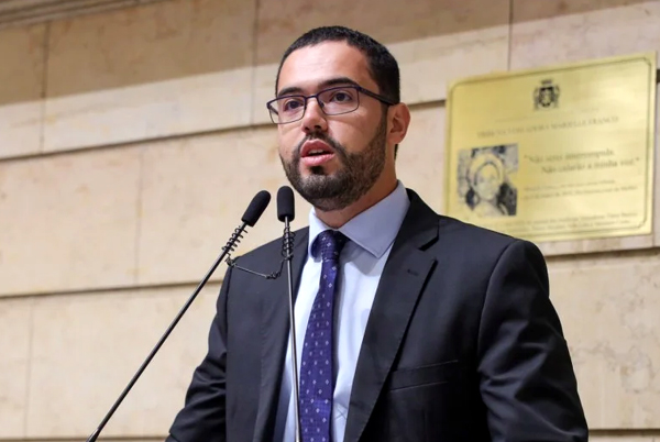 Vereador do Novo critica falta de clareza em dois projetos