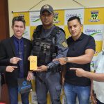 Vereadores de João Lisboa doam celular para reforçar o disque-denúncia