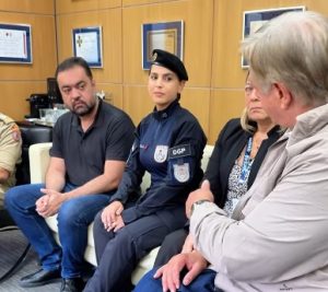Vídeo: em encontro com servidores, Castro anuncia pagamento da primeira