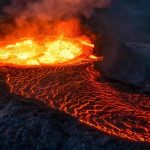 ‘Rio de fogo’: a erupção do vulcão na Itália vista
