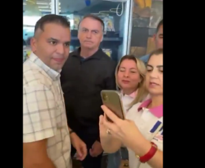 ‘Vomito dez vezes por dia’: Bolsonaro volta a Brasília após