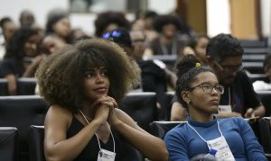 Pós-graduação “ainda é concentrada na população branca”, aponta estudo