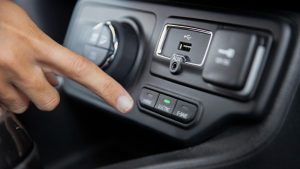 6 coisas que a porta USB do seu carro pode